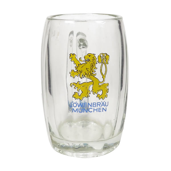 Халба Löwenbräu с лъва